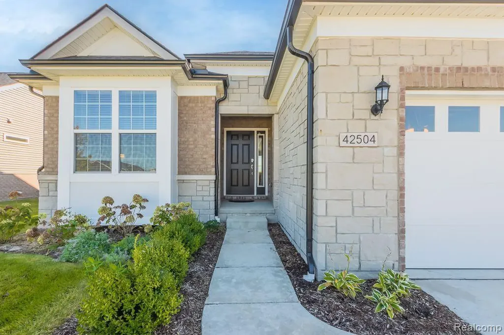 42504 Arbor Drive Clinton Charter Township MI 48038