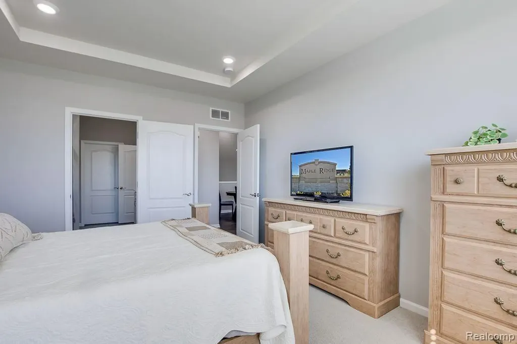 42504 Arbor Drive Clinton Charter Township MI 48038
