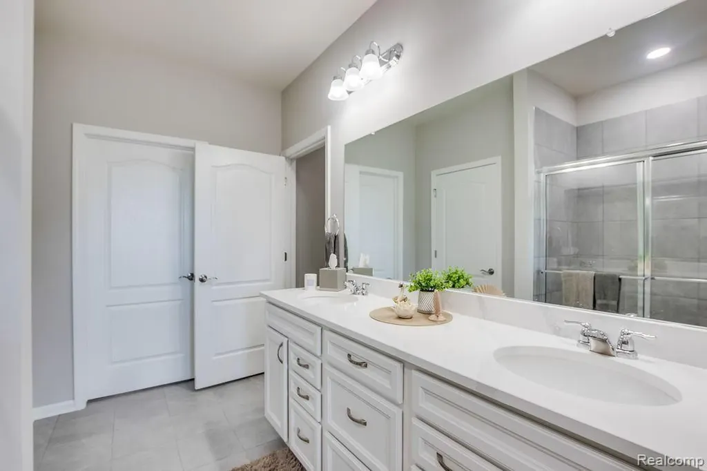 42504 Arbor Drive Clinton Charter Township MI 48038