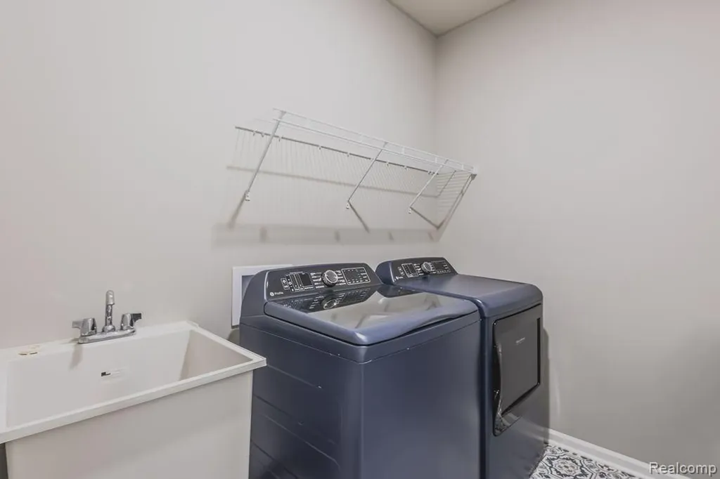 42504 Arbor Drive Clinton Charter Township MI 48038