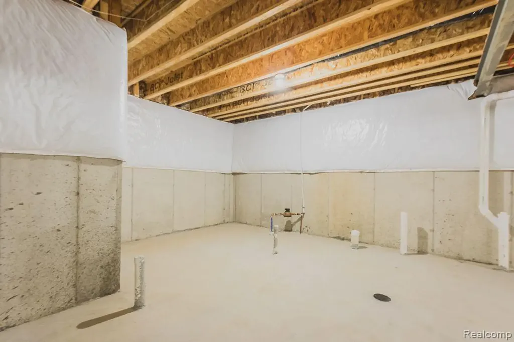42504 Arbor Drive Clinton Charter Township MI 48038