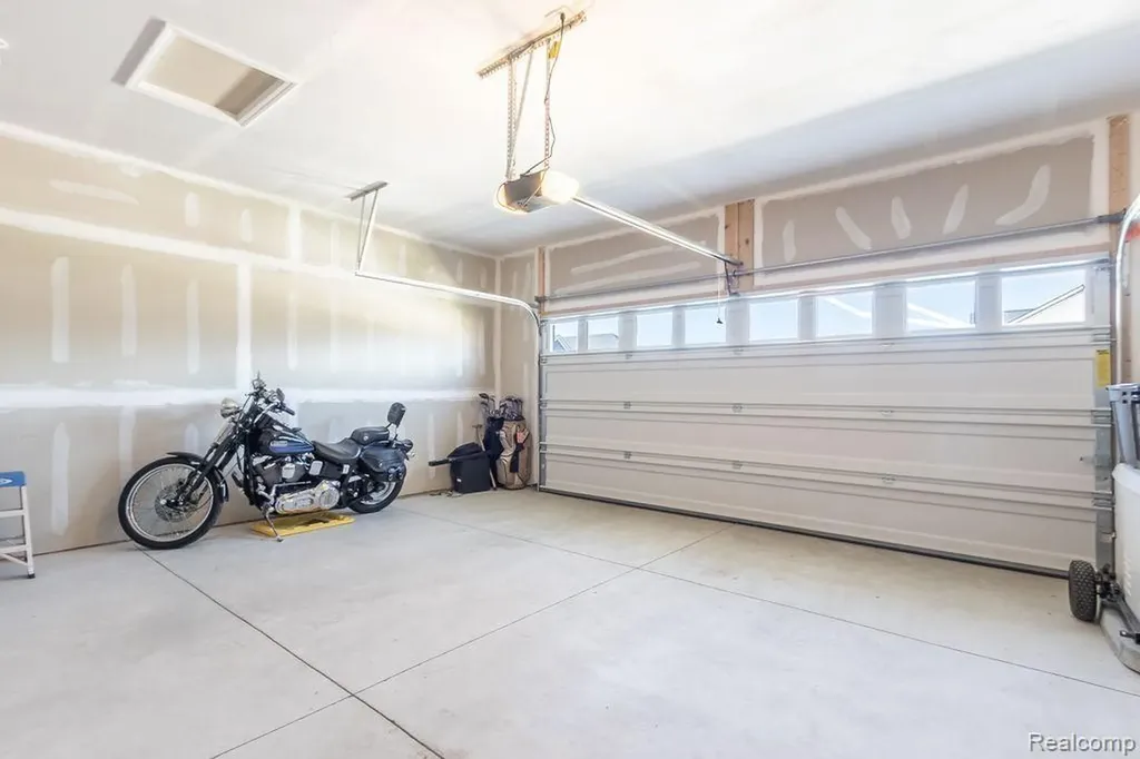 42504 Arbor Drive Clinton Charter Township MI 48038