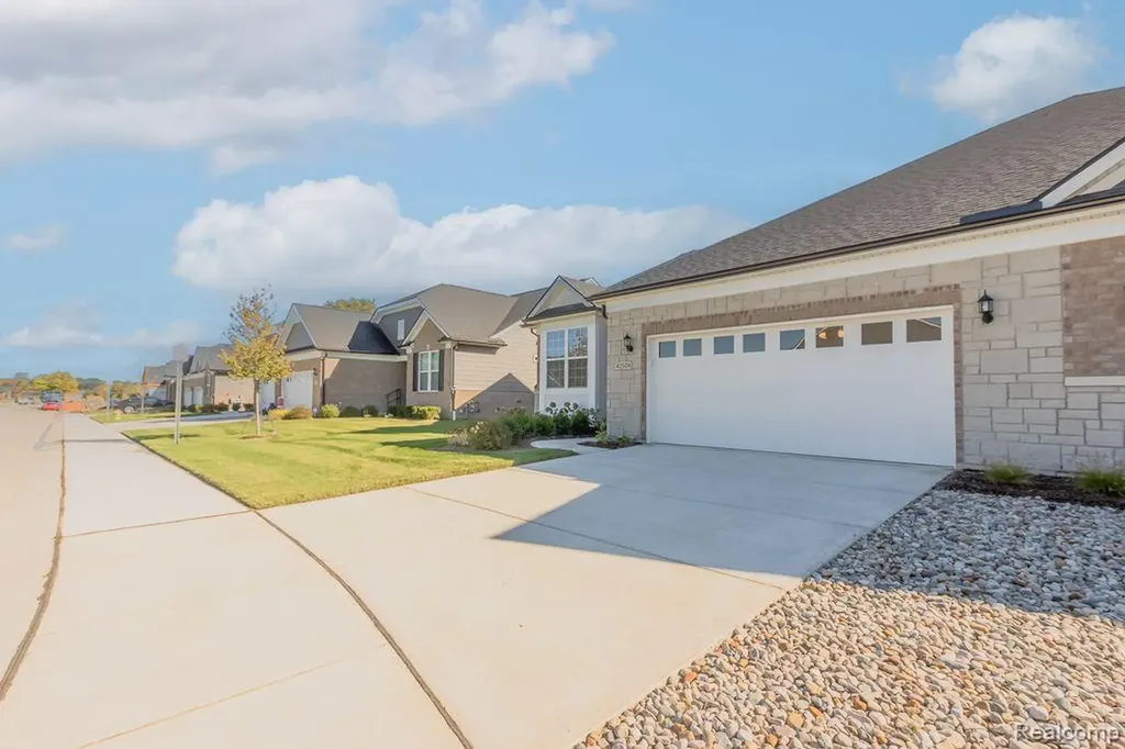 42504 Arbor Drive Clinton Charter Township MI 48038