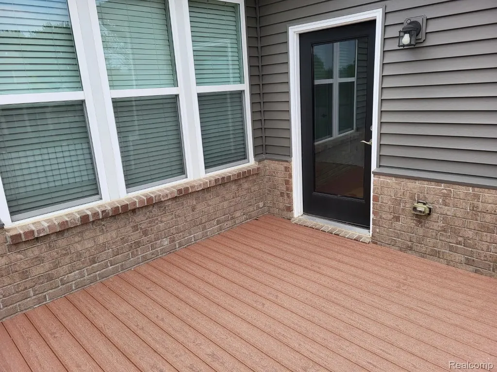 42504 Arbor Drive Clinton Charter Township MI 48038