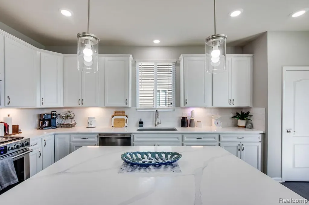 42504 Arbor Drive Clinton Charter Township MI 48038