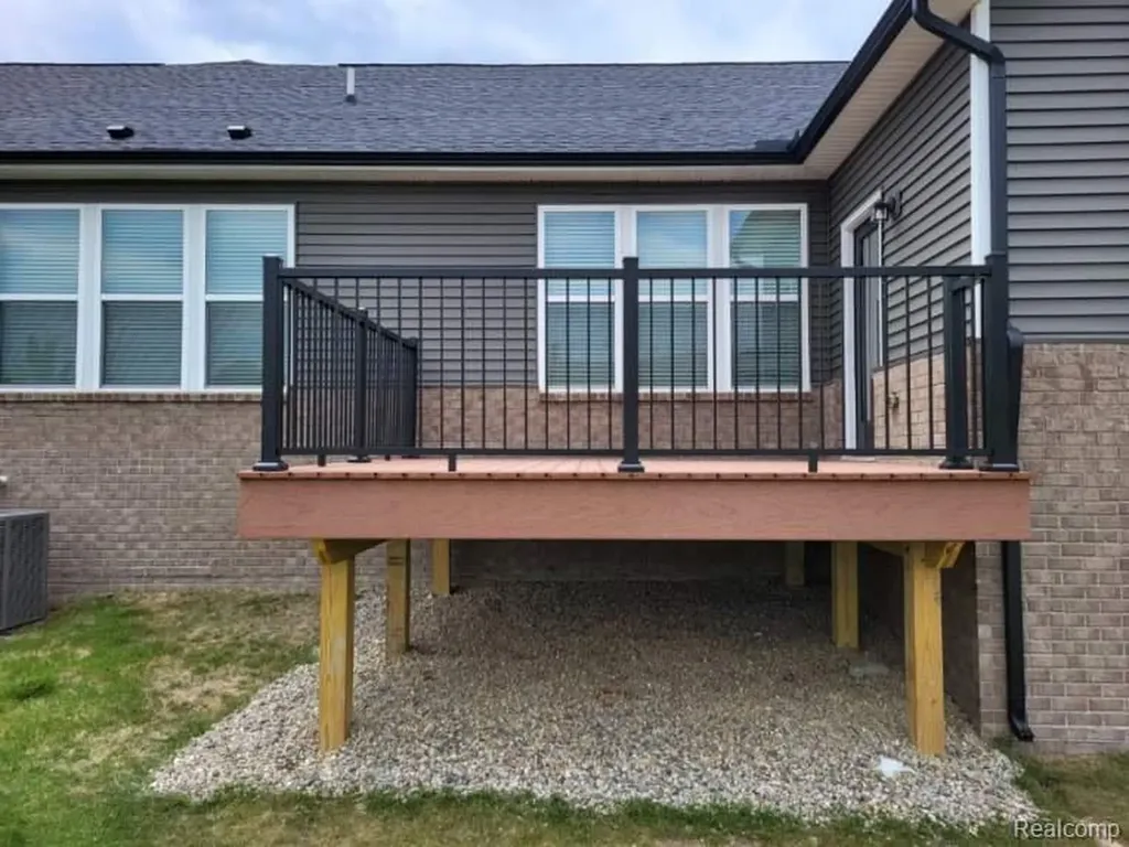 42504 Arbor Drive Clinton Charter Township MI 48038