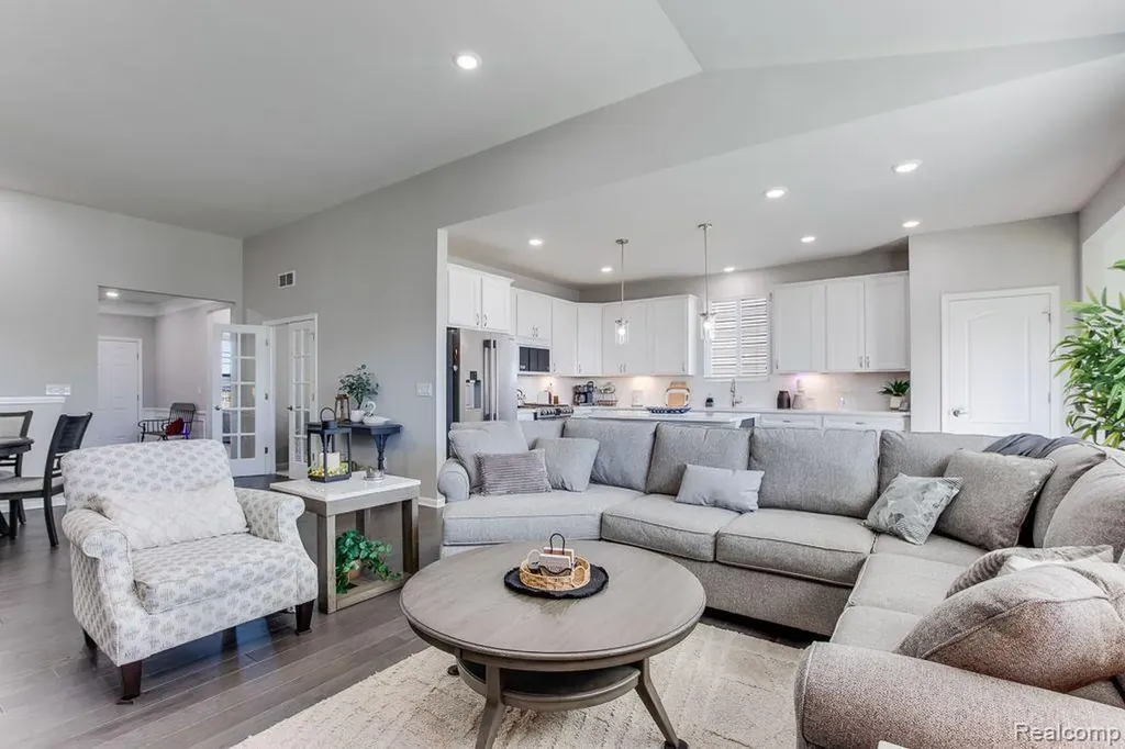 42504 Arbor Drive Clinton Charter Township MI 48038