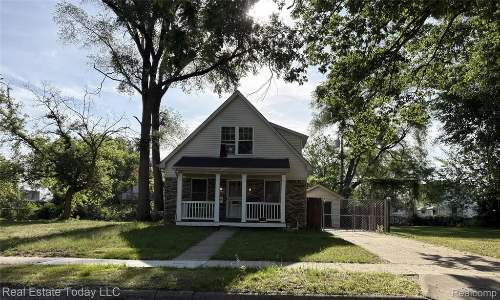 21056 Woodside Avenue Royal Oak Charter Township MI 48220