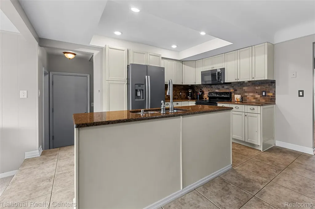 52655 Pappy Shelby Charter Township MI 48316