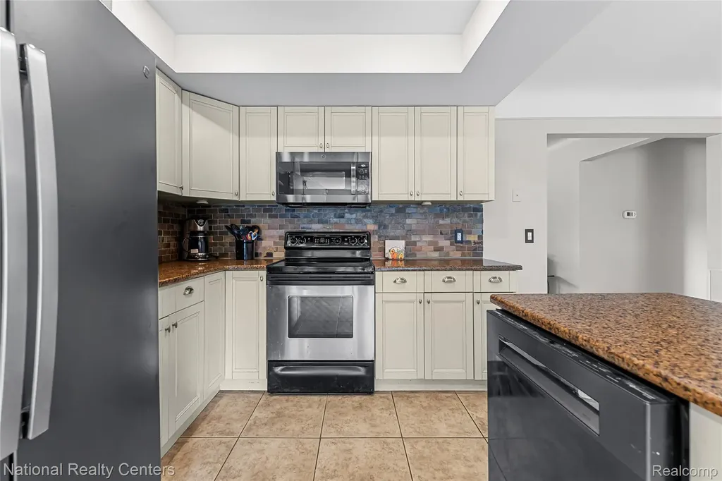 52655 Pappy Shelby Charter Township MI 48316