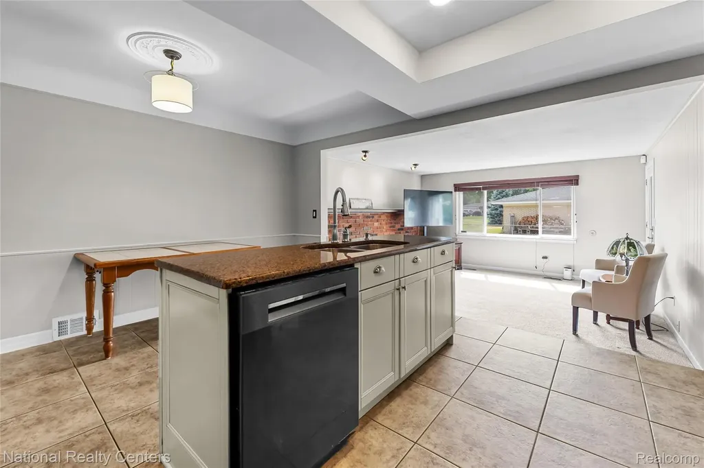 52655 Pappy Shelby Charter Township MI 48316