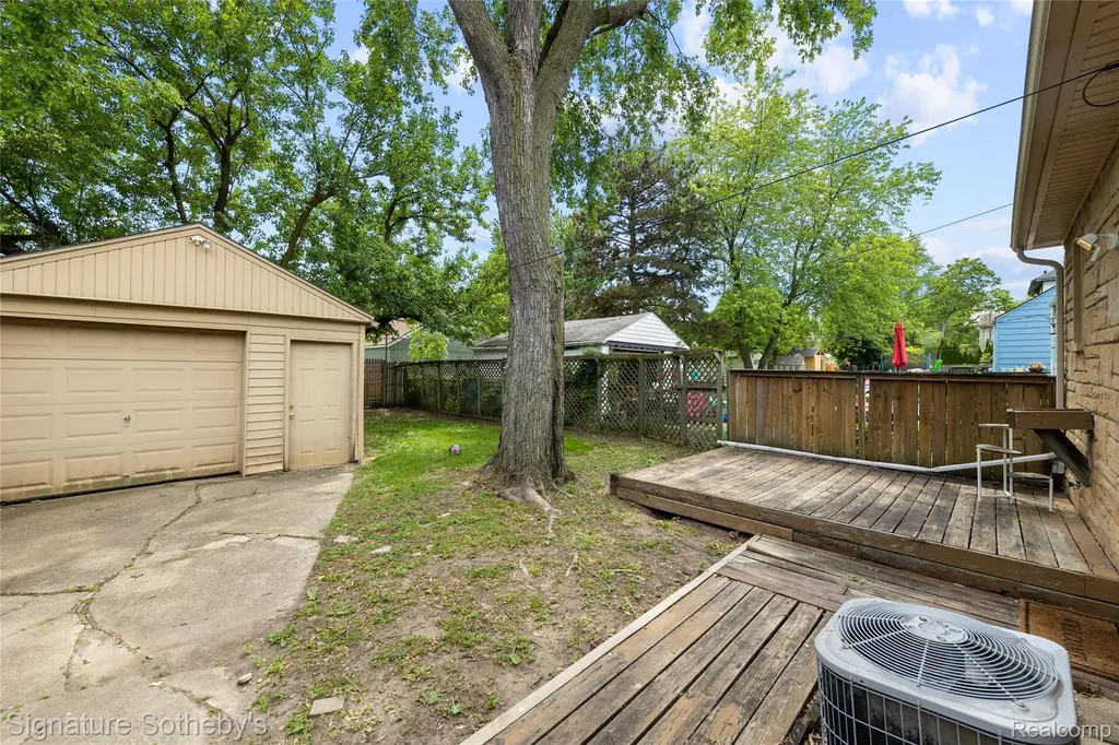 674 E Webster Street Ferndale City MI 48220
