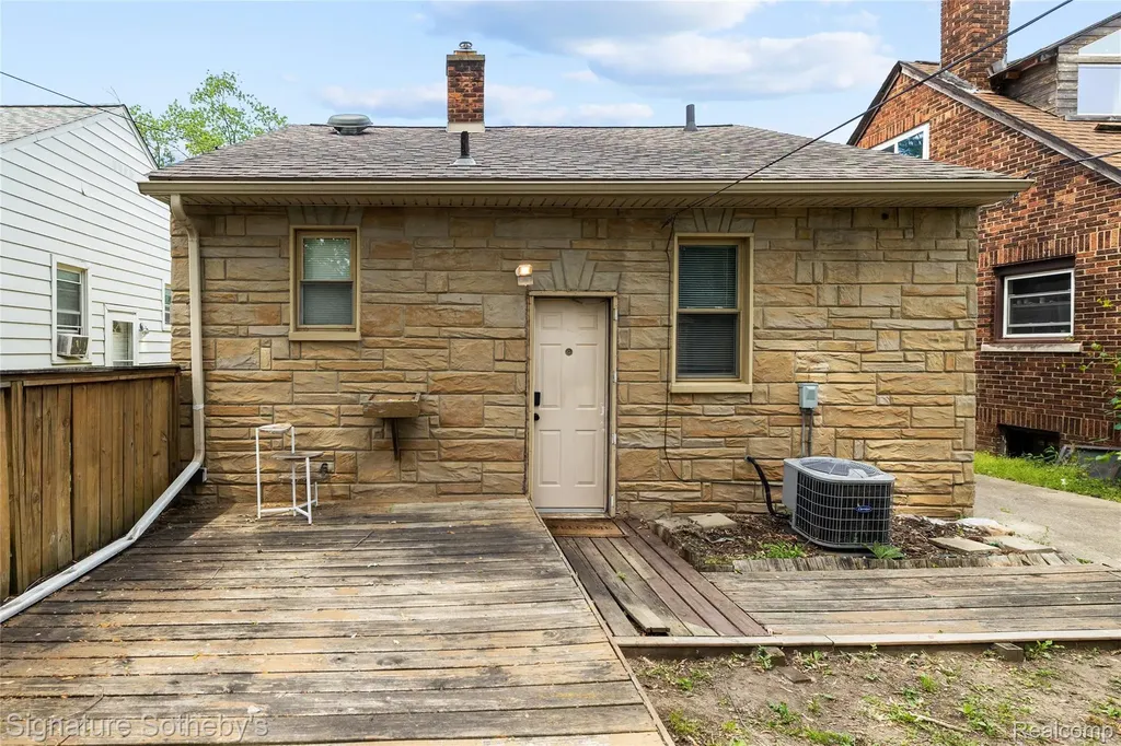 674 E Webster Street Ferndale City MI 48220