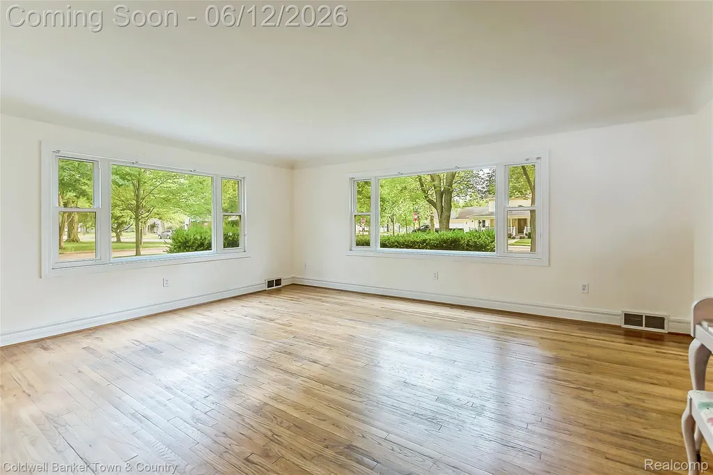 221 S Tompkins Street Howell City MI 48843