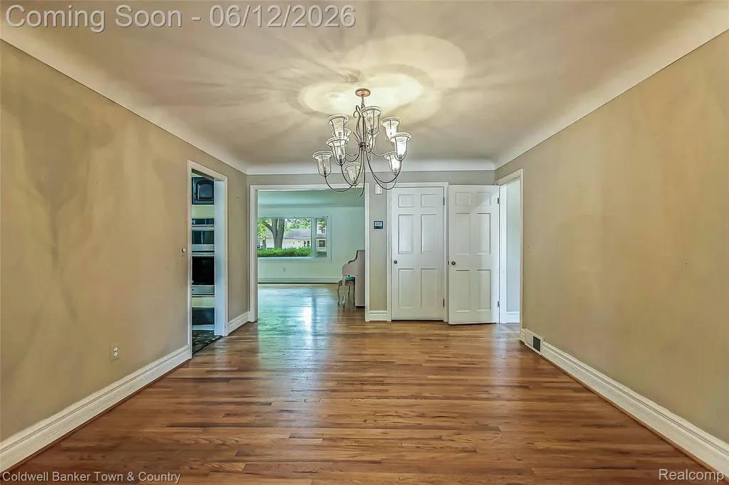 221 S Tompkins Street Howell City MI 48843