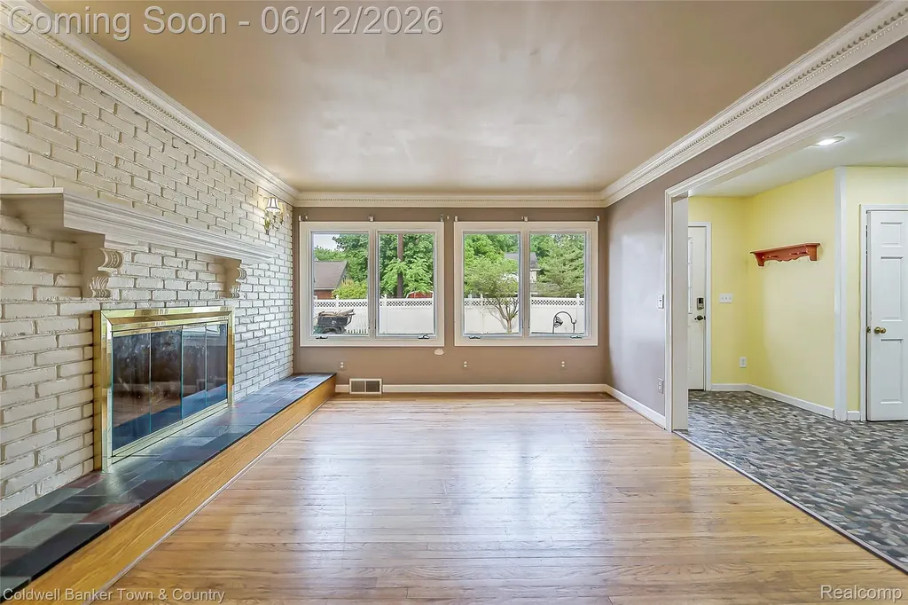 221 S Tompkins Street Howell City MI 48843