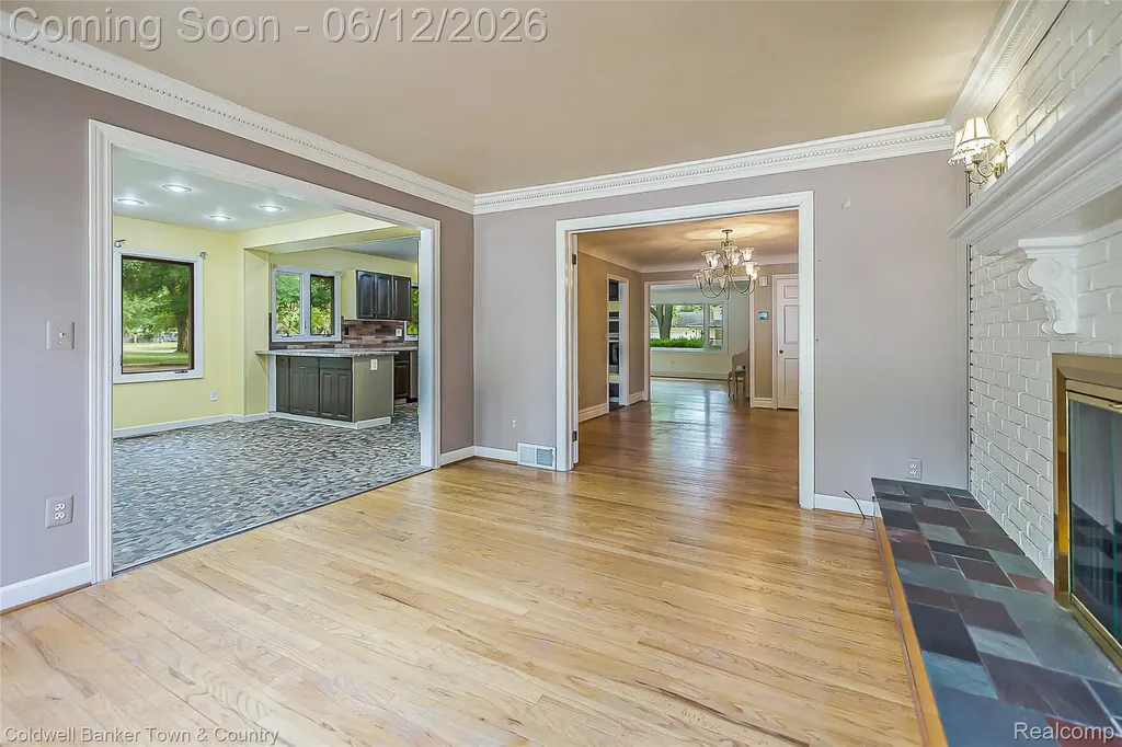 221 S Tompkins Street Howell City MI 48843