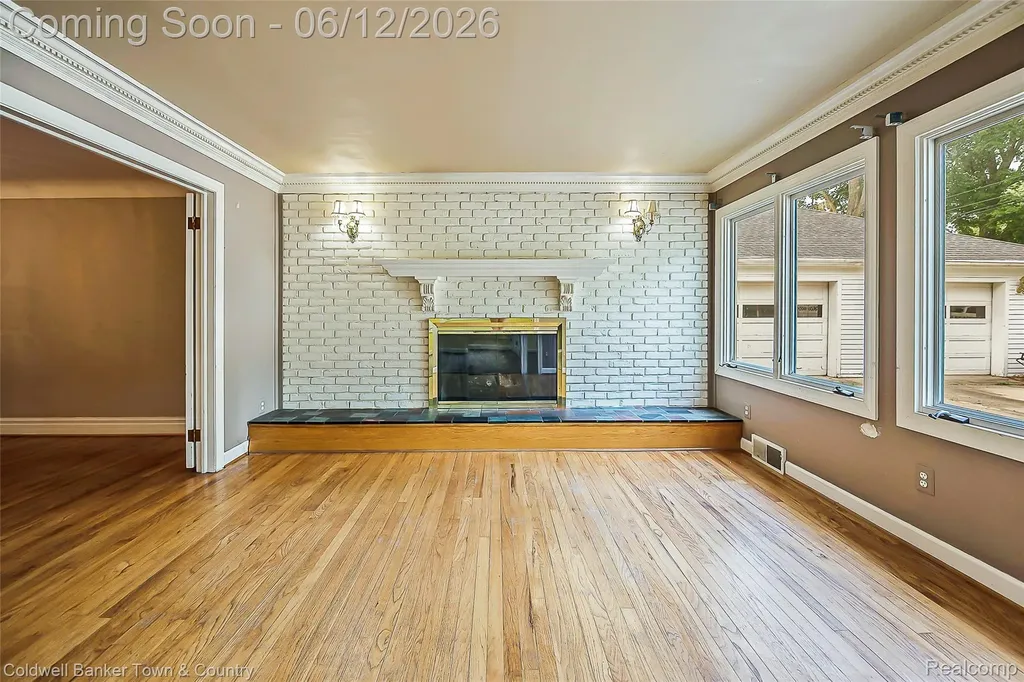 221 S Tompkins Street Howell City MI 48843