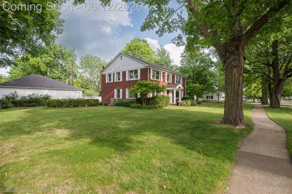 221 S Tompkins Street Howell City MI 48843