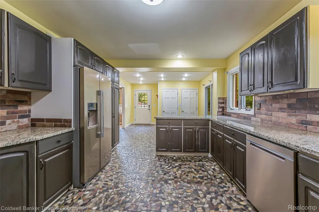 221 S Tompkins Street Howell City MI 48843