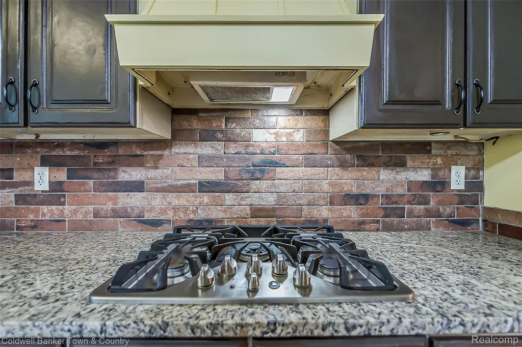 221 S Tompkins Street Howell City MI 48843