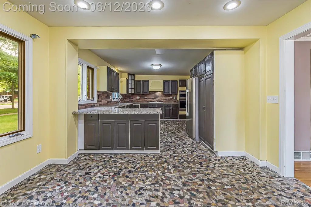 221 S Tompkins Street Howell City MI 48843