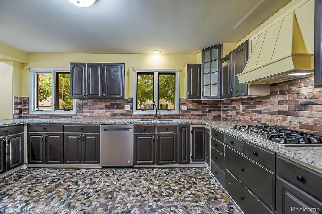 221 S Tompkins Street Howell City MI 48843