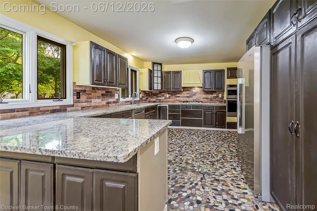 221 S Tompkins Street Howell City MI 48843