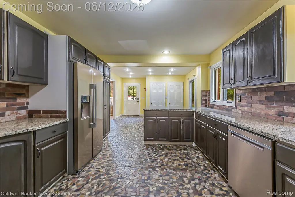 221 S Tompkins Street Howell City MI 48843
