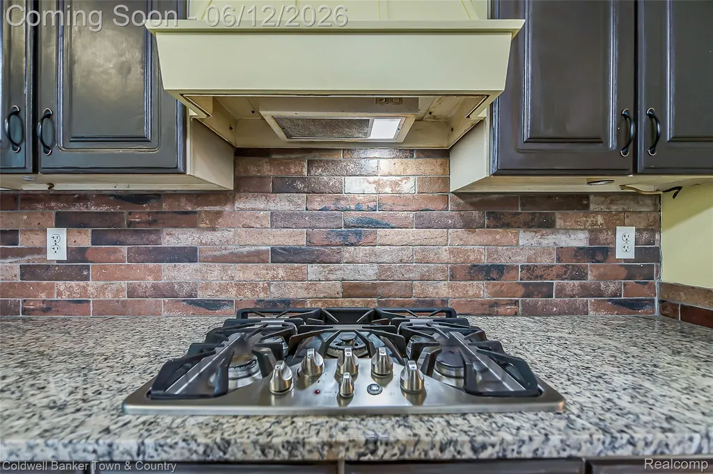 221 S Tompkins Street Howell City MI 48843