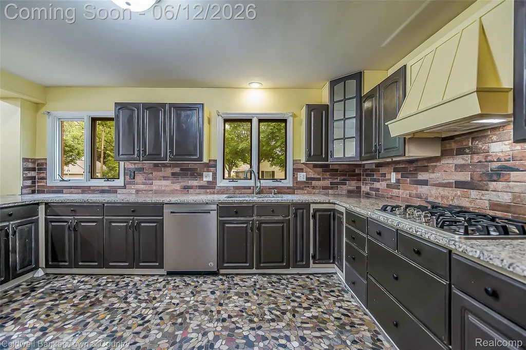 221 S Tompkins Street Howell City MI 48843