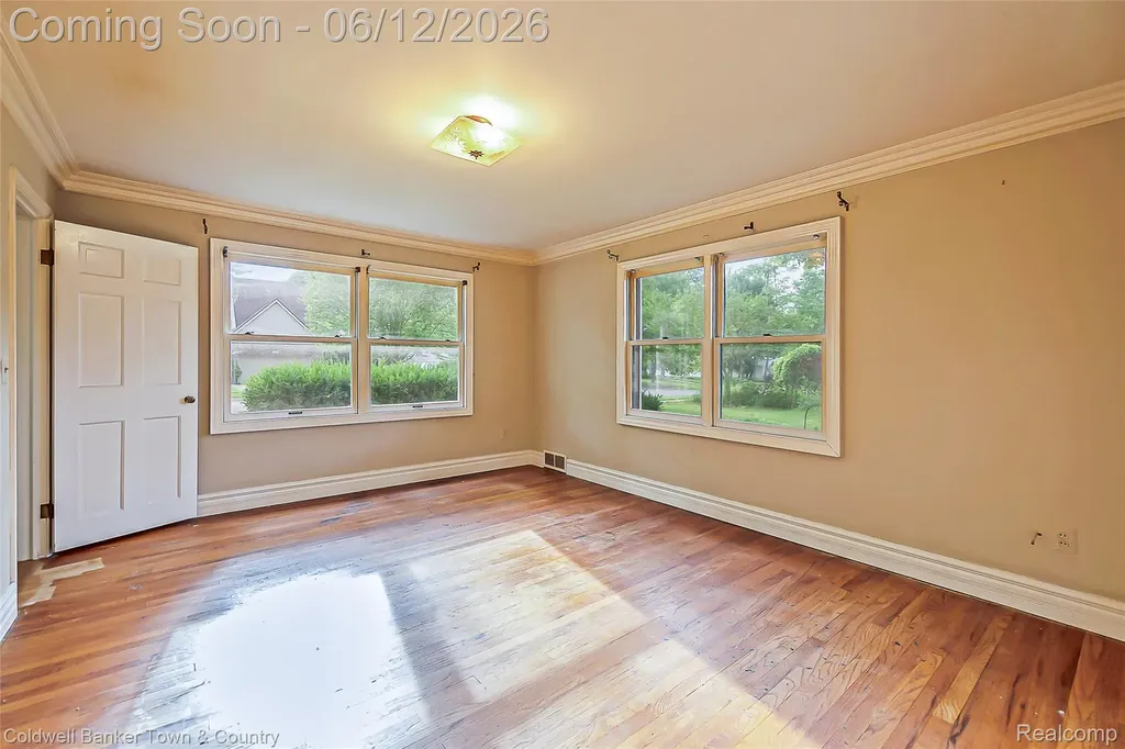 221 S Tompkins Street Howell City MI 48843