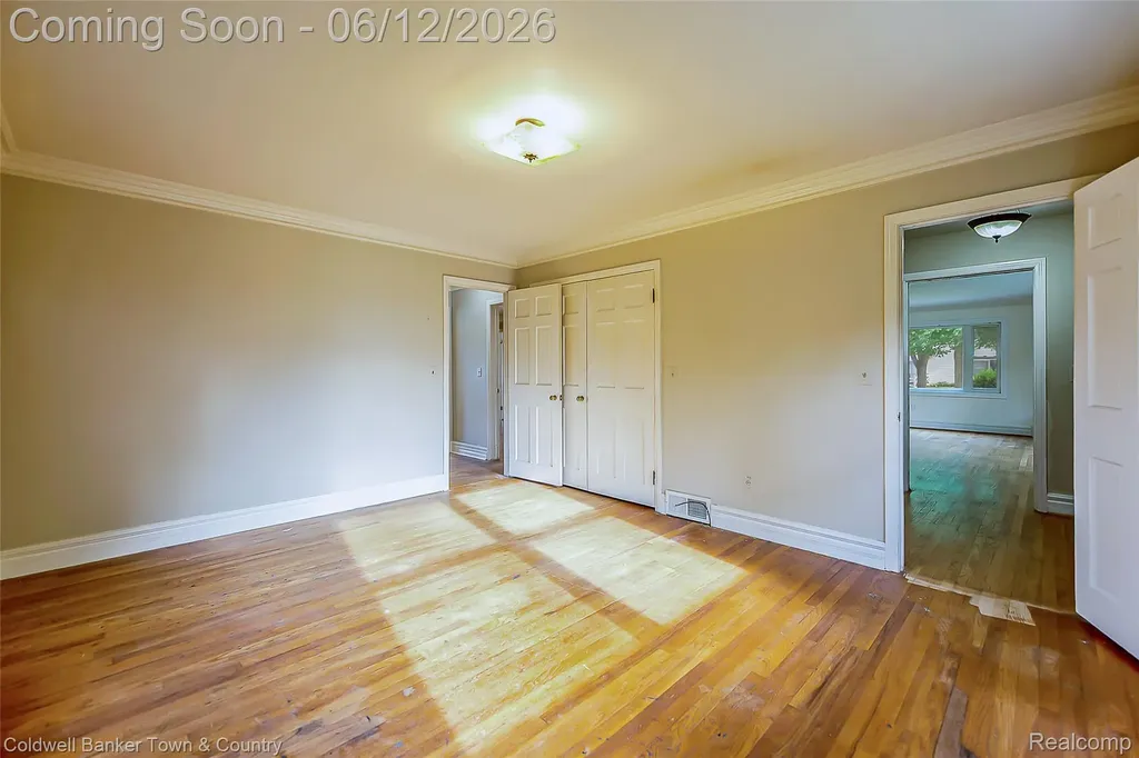 221 S Tompkins Street Howell City MI 48843