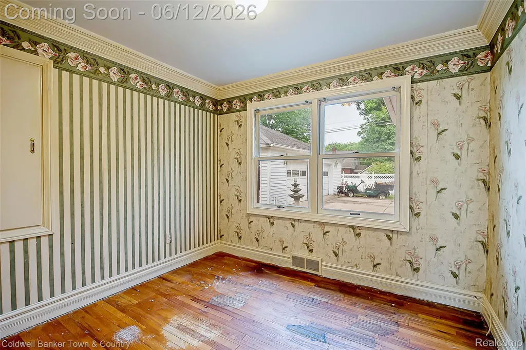 221 S Tompkins Street Howell City MI 48843