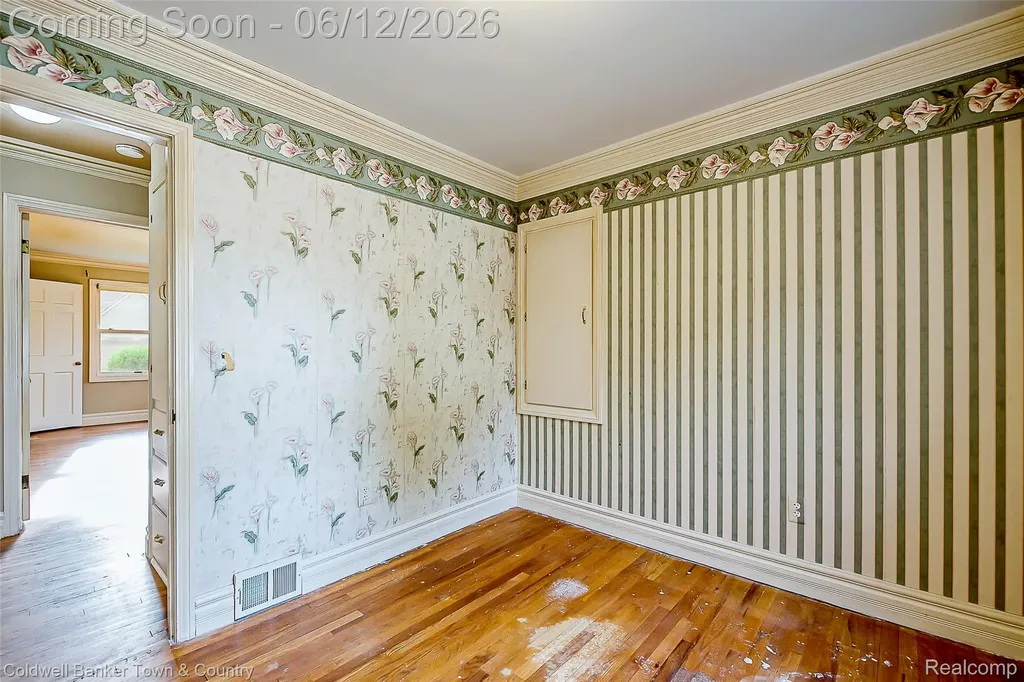 221 S Tompkins Street Howell City MI 48843