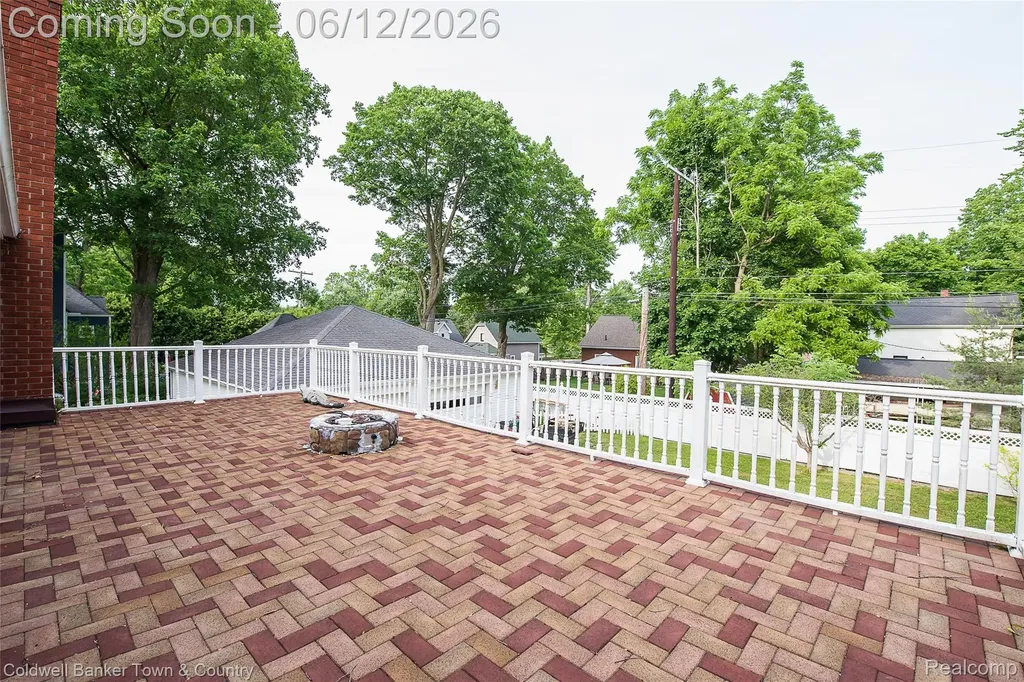 221 S Tompkins Street Howell City MI 48843