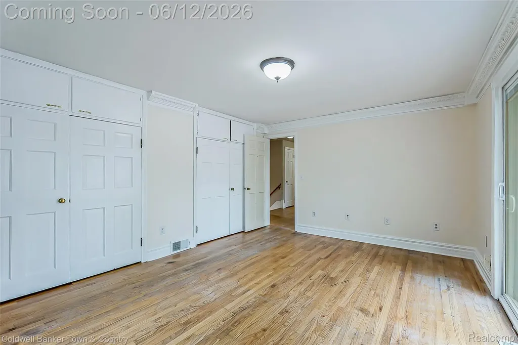221 S Tompkins Street Howell City MI 48843