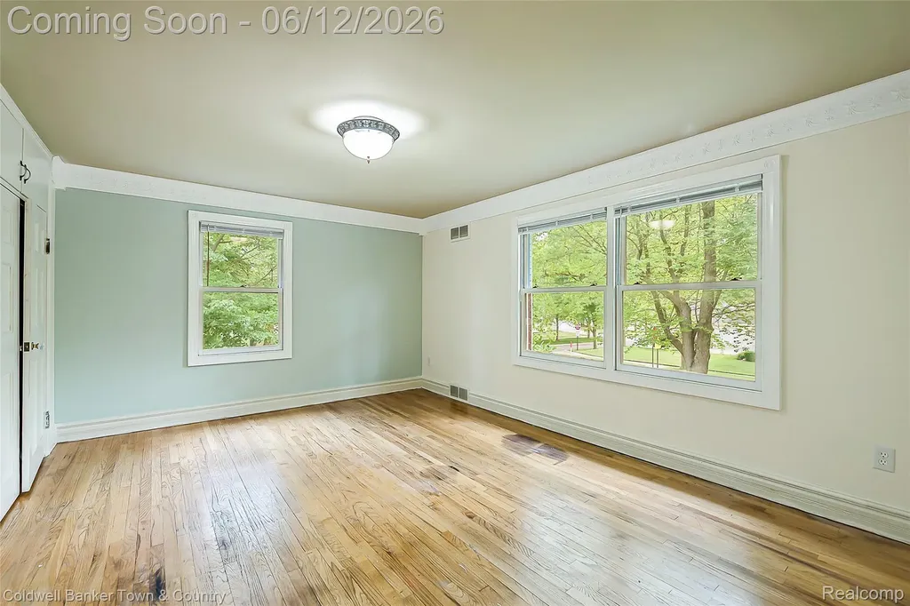 221 S Tompkins Street Howell City MI 48843