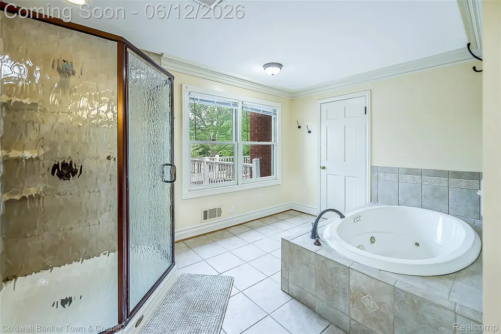 221 S Tompkins Street Howell City MI 48843