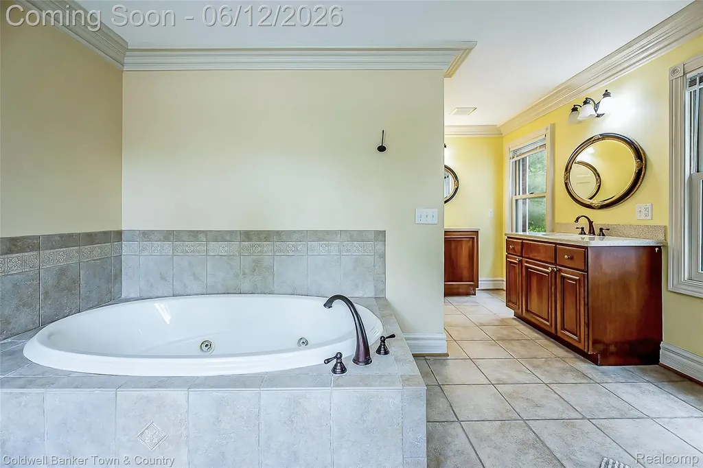 221 S Tompkins Street Howell City MI 48843