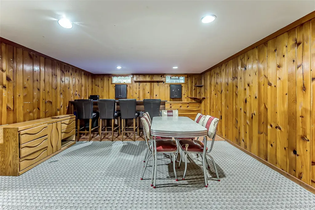 221 S Tompkins Street Howell City MI 48843