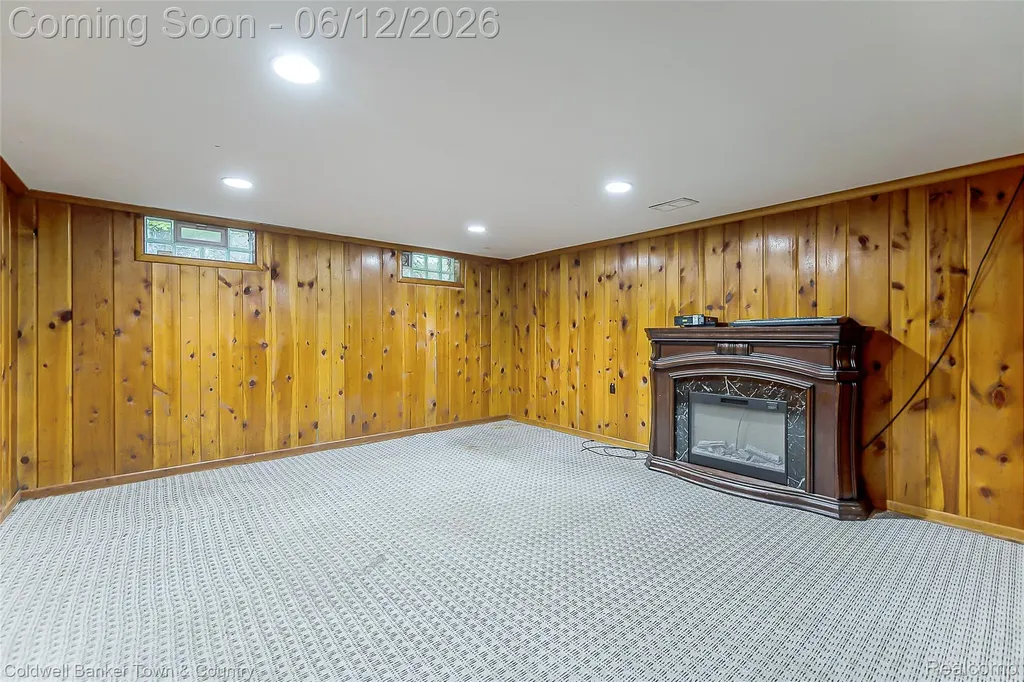 221 S Tompkins Street Howell City MI 48843