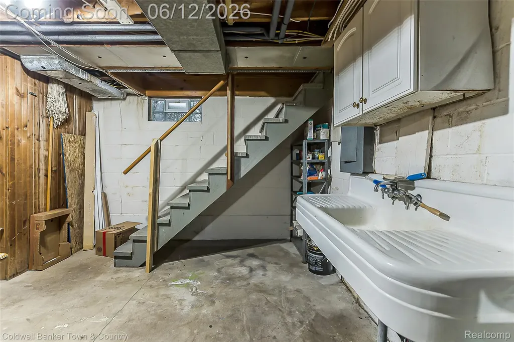 221 S Tompkins Street Howell City MI 48843