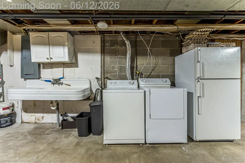 221 S Tompkins Street Howell City MI 48843