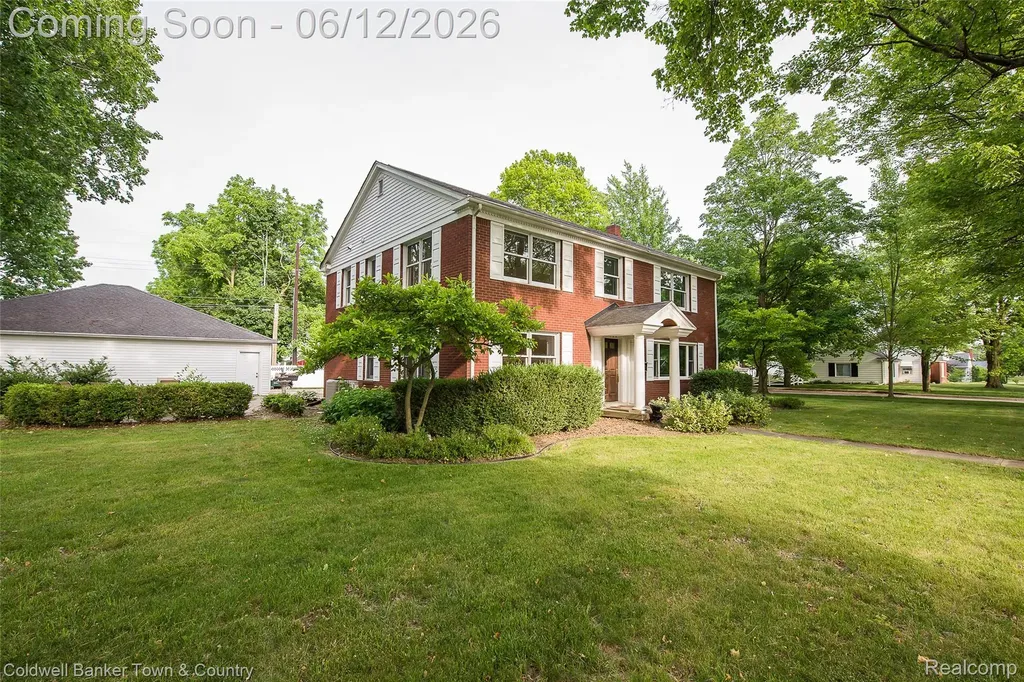 221 S Tompkins Street Howell City MI 48843