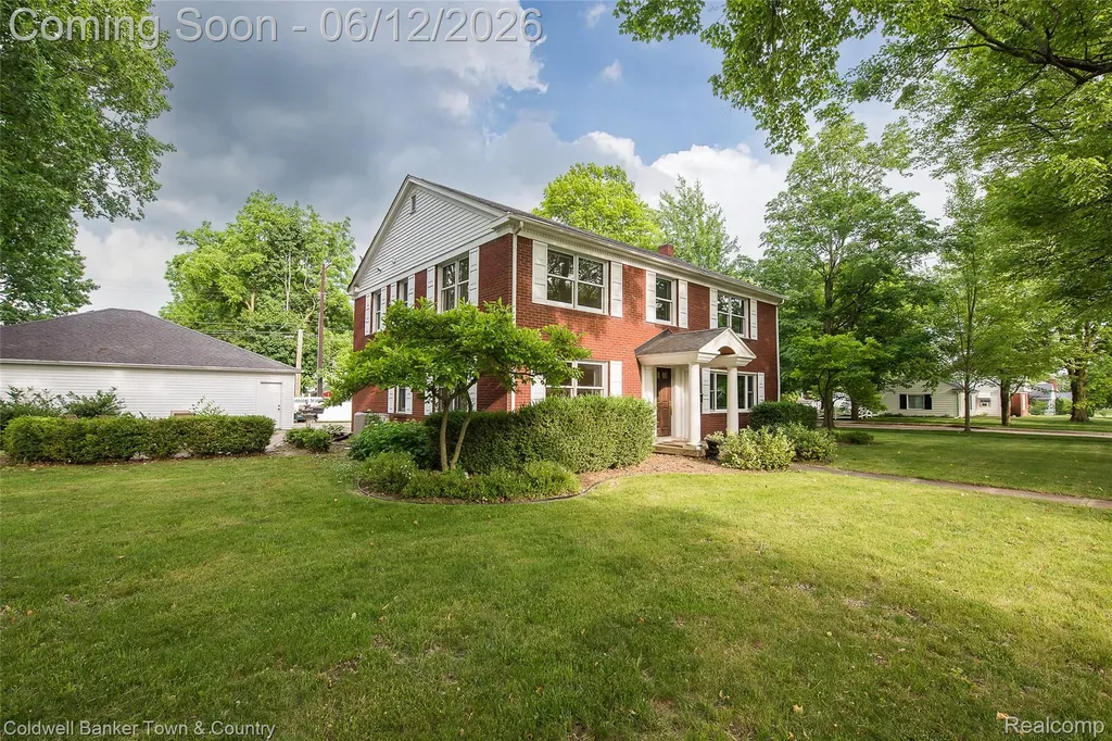 221 S Tompkins Street Howell City MI 48843