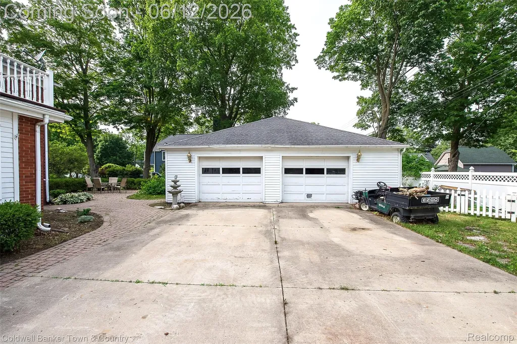 221 S Tompkins Street Howell City MI 48843