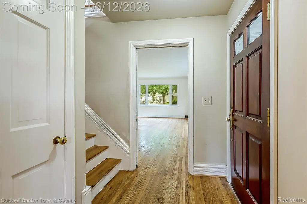 221 S Tompkins Street Howell City MI 48843
