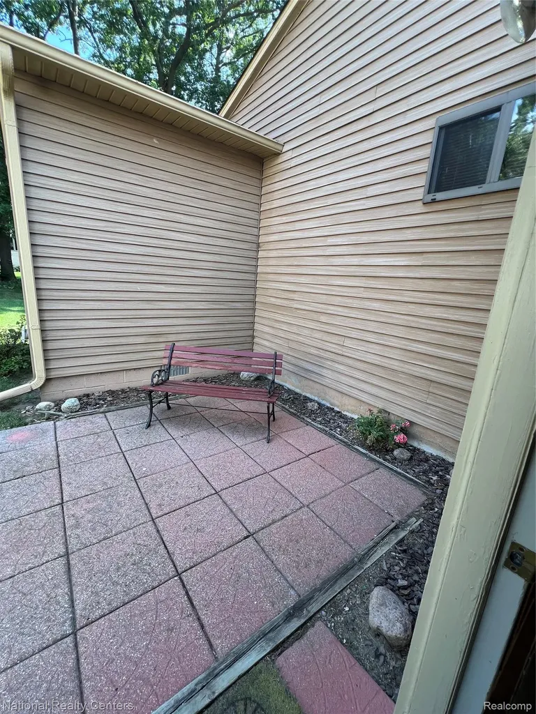 992 Alpine Drive Brighton City MI 48116