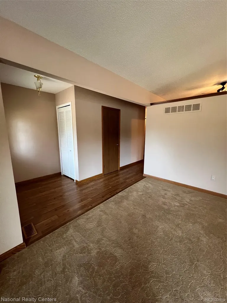992 Alpine Drive Brighton City MI 48116